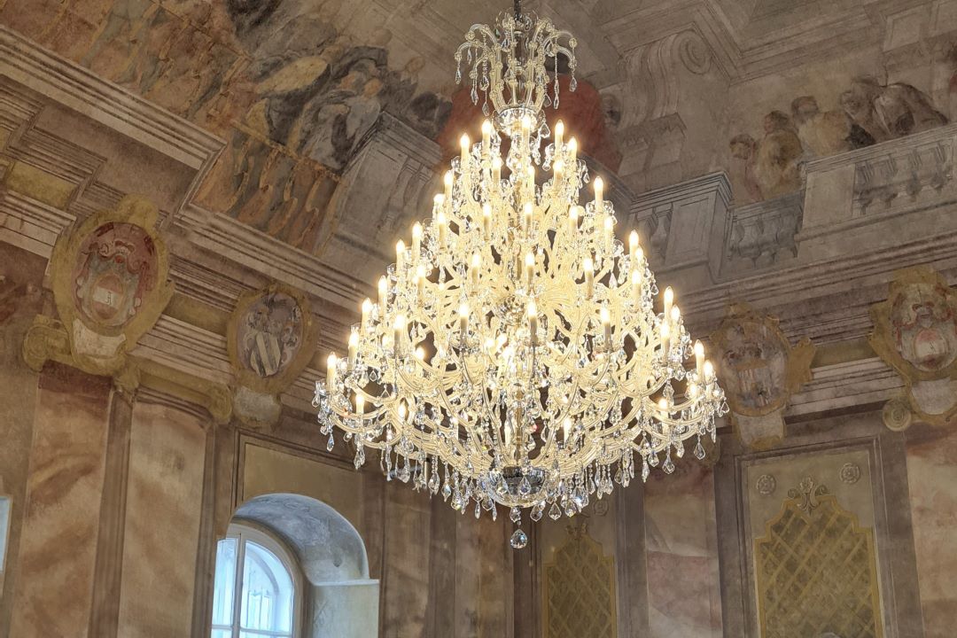 Chandeliers installation