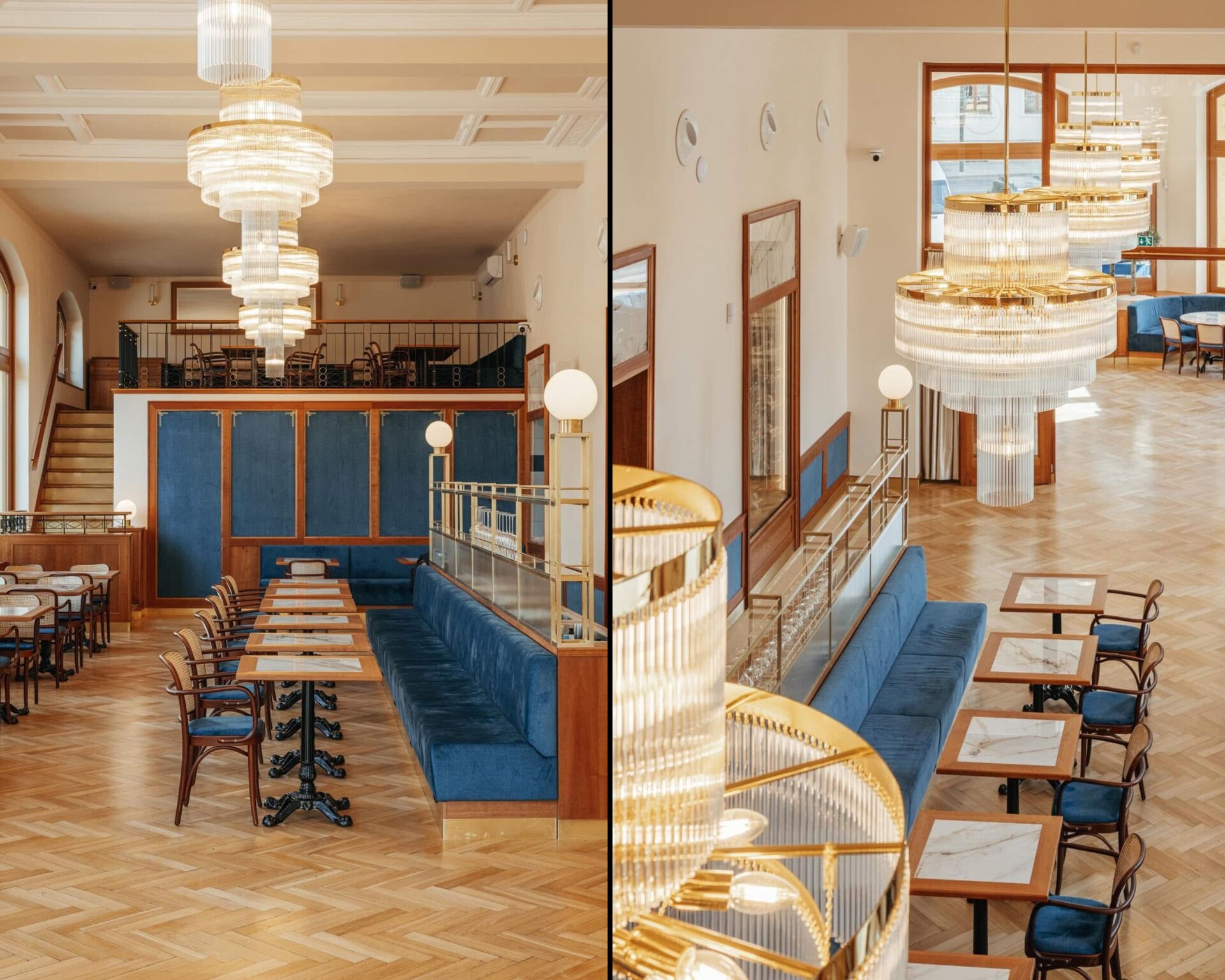 Speisesaal des Café Otava mit blauen Polsterbänken, Fischgrätparkett und geschichteten Messingleuchtern, rechts der Blick von der Galerie im Obergeschoss