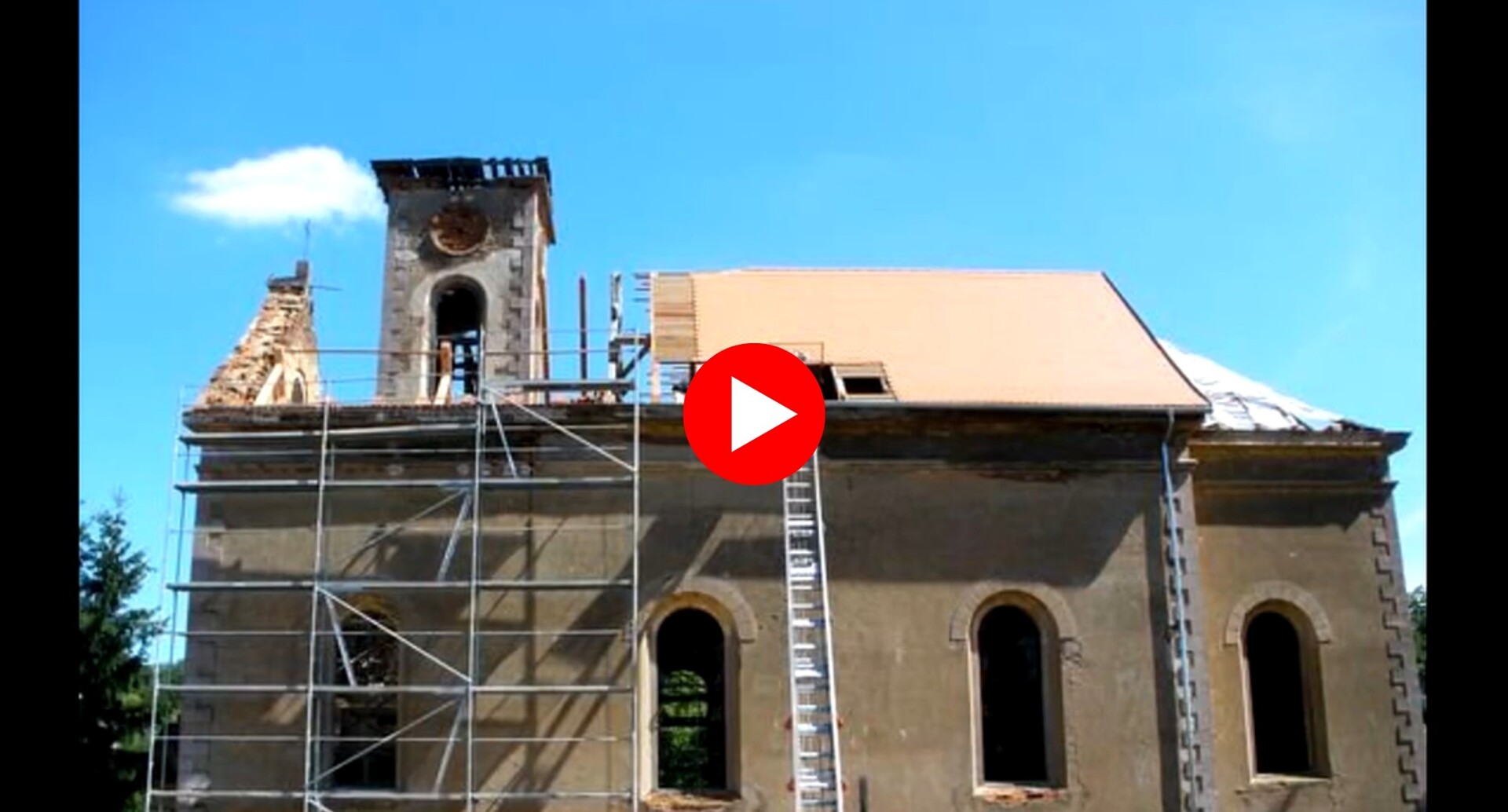 Wie der sprichwörtliche Phönix aus der Asche ist die Allerheiligenkirche im Zentrum der Ortschaft Boněnov wiederauferstanden.