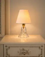Tischlampe S-TUL-03 - Detailaufnahme bei Beleuchtung 
