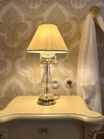 Tischlampe mit Kristallfuß AS046