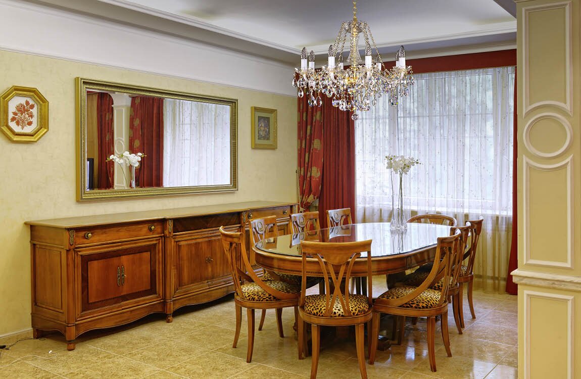 Chandelier above the dining table in country style L130CE