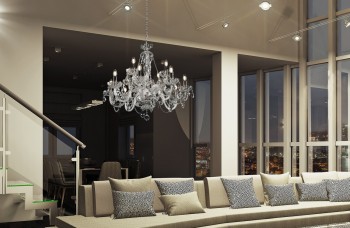 Klassischer Kristallkronleuchter mit LED-Lampen im Wohnzimmer